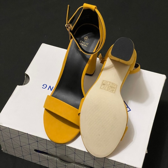 Ankle Strap Block Heel Sandals - Picture 4 of 4